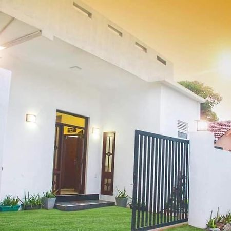 Aloevera Villa Negombo Exterior photo